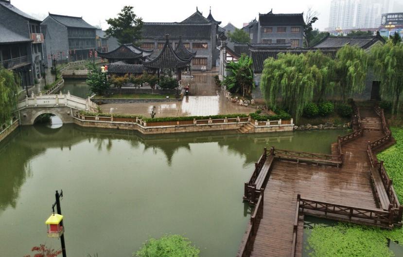 逃离世界杯现场